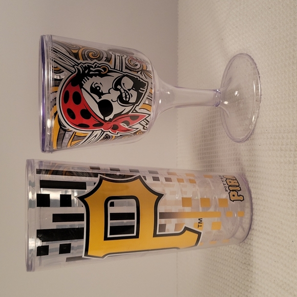 MLB Other - Pittsburgh Pirates plastic drinkware